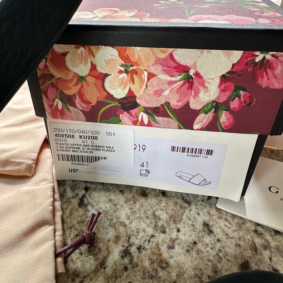 Gucci Bloom Slides size 41. Not for a picky buyer! Please ask questions first! - Picture 3 of 14